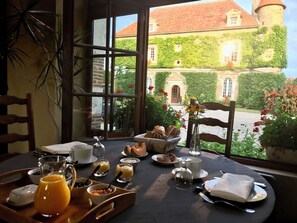 Petit déjeuner continental compris tous les jours
