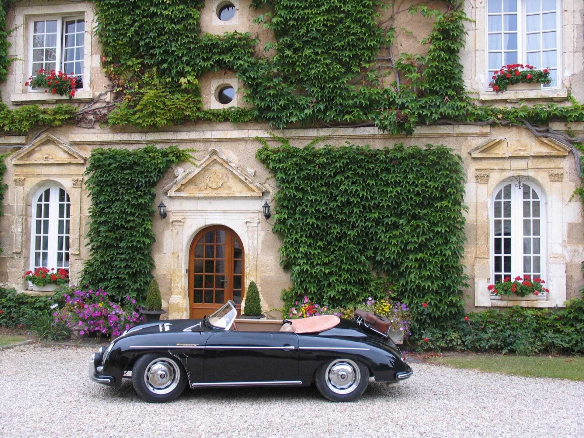 Vista frontal de la propiedad