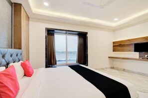 Living area - Hotel Krishna Raj (Vallabhnagar)