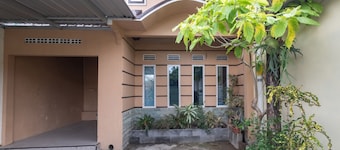 โอโย 2394 โรงแรม บรอสตา