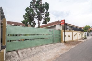 Exterior detail - Hotel O Brosta (Yogyakarta)