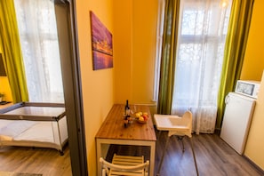 Apartamento, 1 quarto | Área de estar | TV LCD 80 cm com canais digitais, TV