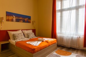 Apartamento, 1 quarto | Cofres nos quartos, cortinas blackout, ferros/tábuas de passar roupa