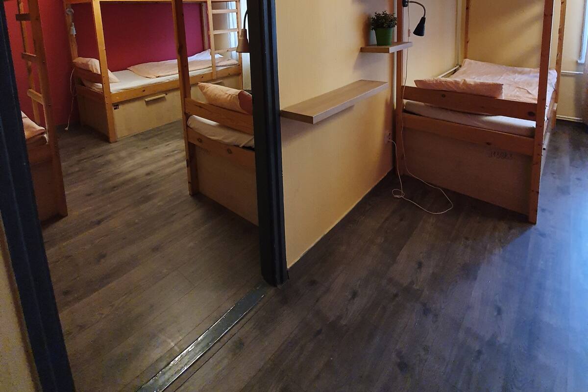 Dormitório compartilhado, em dormitório misto (Bed in 6-Bed Mixed Dormitory Room) | Cofres nos quartos, cortinas blackout, ferros/tábuas de passar roupa