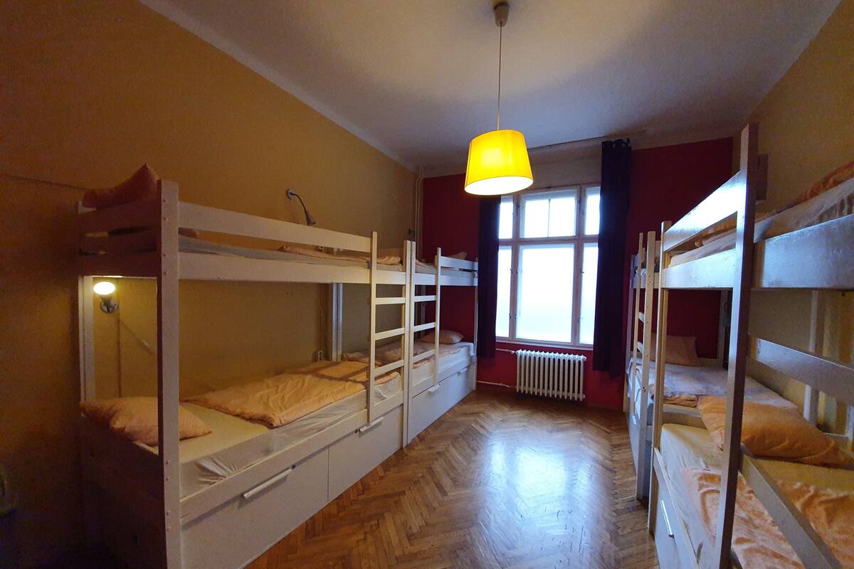 Dormitório compartilhado, em dormitório misto (Bed in 8-Bed Mixed Dormitory Room) | Cofres nos quartos, cortinas blackout, ferros/tábuas de passar roupa