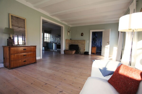 TV, peis og stereoanlegg