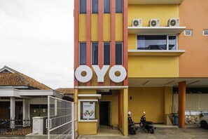 Exterior - Hotel O The Karins Guesthouse Syariah (Bandung)