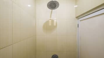 Shower dan handuk