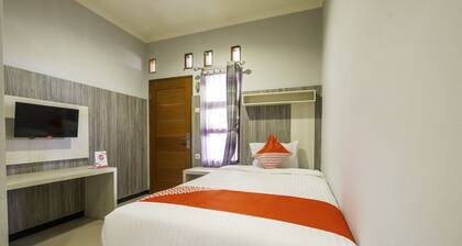 OYO 2405 The Karins Guesthouse Syariah