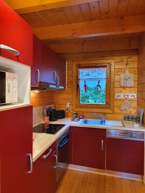 ثلاجة، ميكروويف، فرن، موقد طهي مسطح