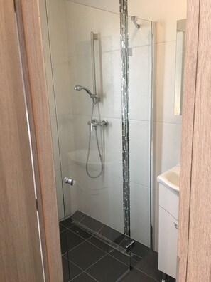 Dobbeltrom, balkong (Zöld) | Dusj på badet