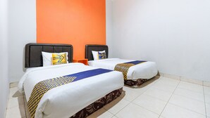 Standard Twin Room | WiFi (free), bed sheets - Oyo 2355 Kendal Residence (Kendal)