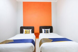 Standard Twin Room | Free WiFi, bed sheets - Oyo 2355 Kendal Residence (Kendal)
