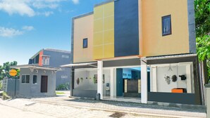 Exterior - Oyo 2355 Kendal Residence (Kendal)
