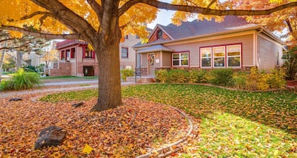 Charming Getaway, Walk to Windsor Lake & Downtown!