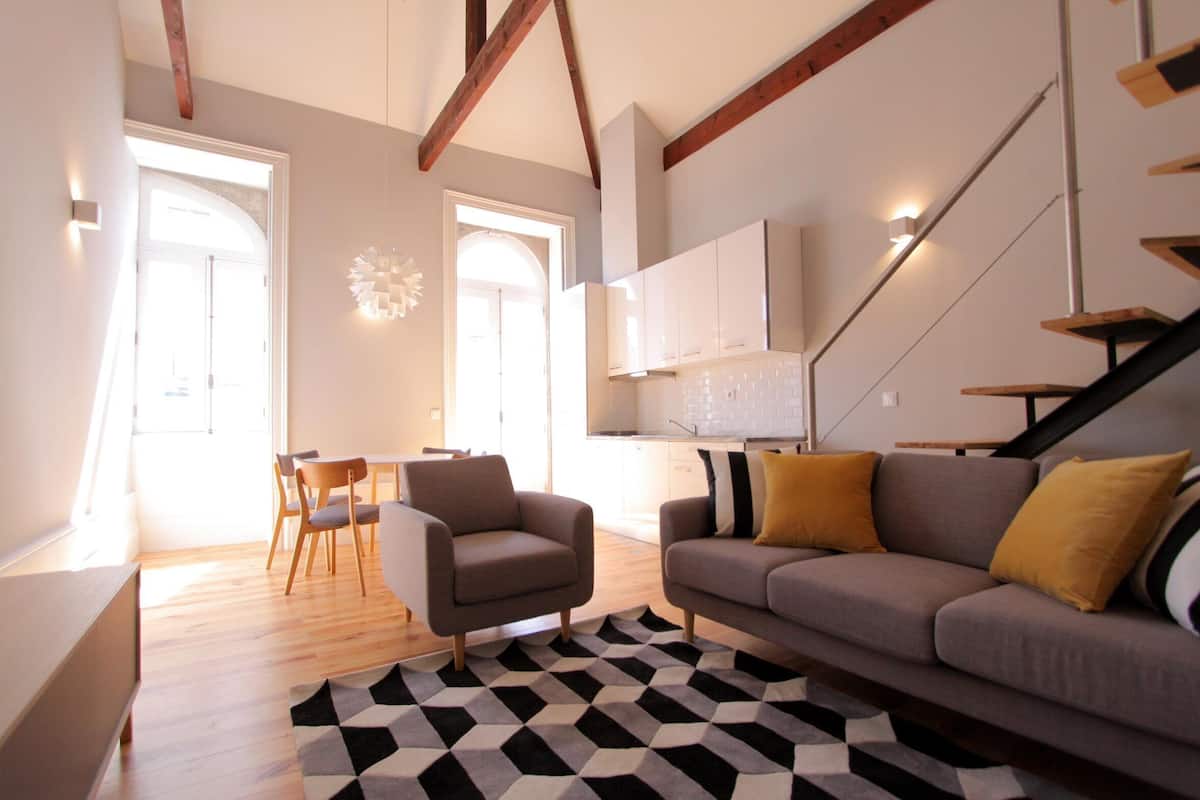 Duplex, 2 Bedrooms (Duque de Albuquerque) | Living room | 40-inch flat-screen TV with cable channels, LED TV