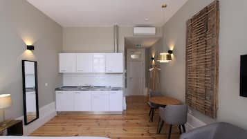 Apartment, 1 Schlafzimmer (Duque de Braganca) | Eigene Küche | Kühlschrank, Mikrowelle, Herdplatte, Espressomaschine