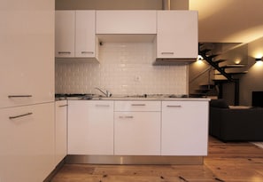Apartamento, 1 habitación (Duque de Avila) | Cocina privada | Frigorífico, microondas, placa de cocina y máquina de café espresso