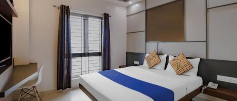 Deluxe Double Room | Desk, laptop workspace, blackout curtains, bed sheets