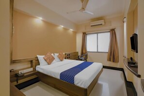 华丽双人房 | 办公桌、笔记本电脑工作区、遮光窗帘、床单