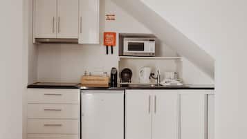 Fridge, microwave, stovetop, cookware/dishes/utensils