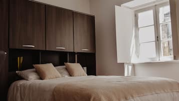 1 bedroom, internet, bed sheets