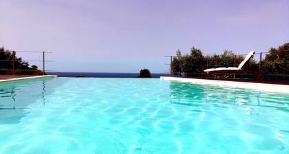 Villa entre Trapani et San Vito Lo Capo, avec vue sur la piscine et la mer