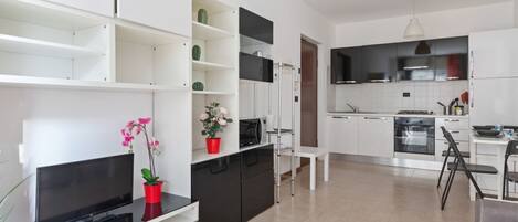 冷蔵庫、オーブン、コンロ、トースター