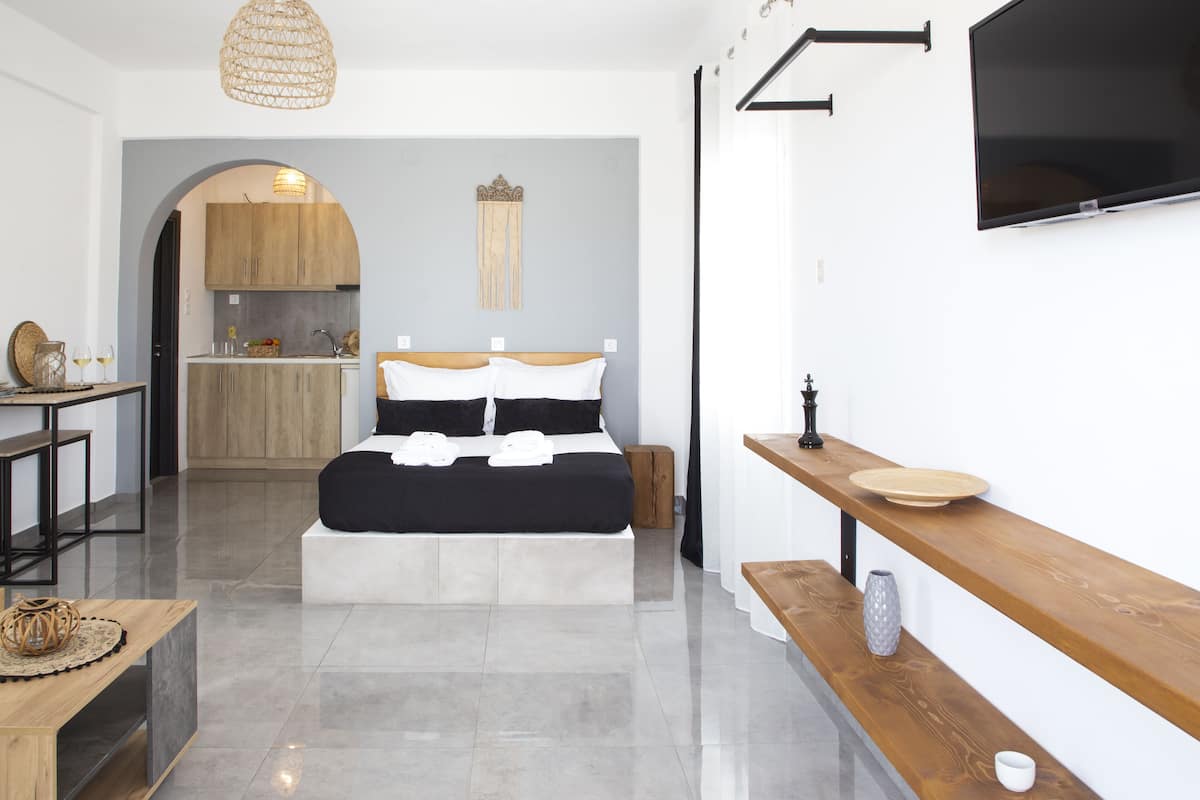 1 bedroom, individually decorated, individually furnished, soundproofing
