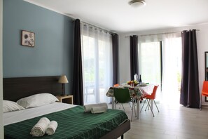 Schreibtisch, WLAN, Bettwäsche