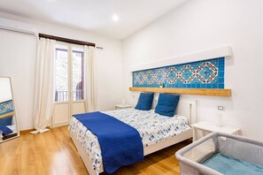 2 habitaciones, cuna de viaje, wifi gratis y ropa de cama