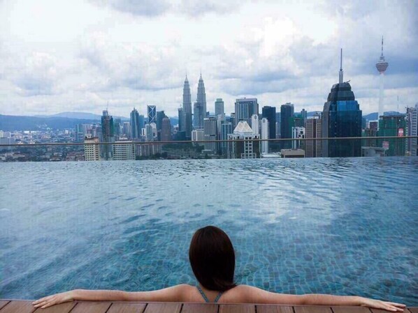 Infinity-Pool
