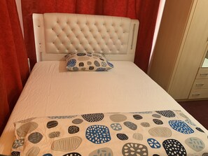 奢華四人房 | 獨特裝潢、布置獨特、書桌、筆電工作空間