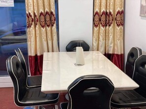 43-吋智慧型電視、衛星頻道、電視