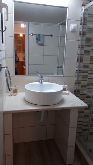 Bathroom - A nice apartment in corfu town (Corfu)