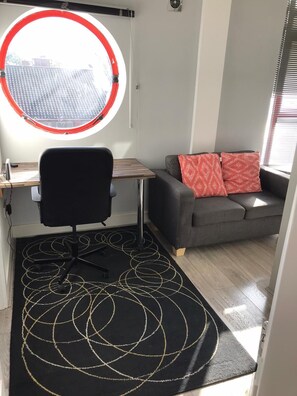 Studio | Woonruimte | Een flatscreentelevisie