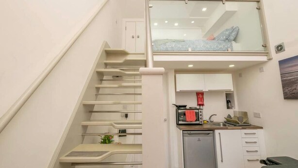 Studio | Living area | Flat-screen TV - Funky Studio Apartment (Reading)