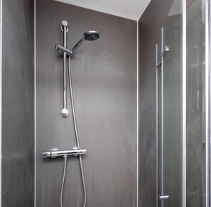 Studio | Dusj på badet