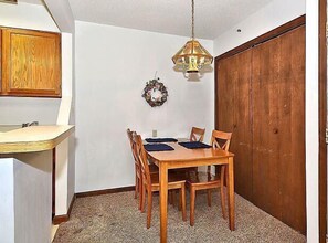 Dining - TMD204-Updated slope side condo! (Davis)