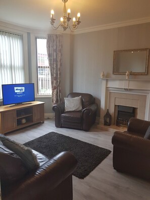 Traditional House | Living area | 36-inch flat-screen TV with digital channels, LCD TV - Delightful Victorian House (Belfast)