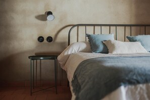 3 habitaciones, tabla de planchar con plancha, wifi y ropa de cama 