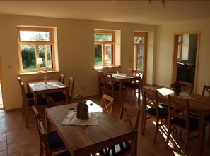 Sarapan Eropah setiap hari (EUR 11 seorang) 