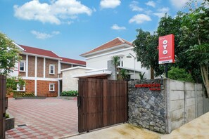 Exterior - Super OYO Collection O 2383 Andongkoe 64 Salatiga (Salatiga)