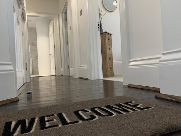 Interior detail - Kings Road (Reading)