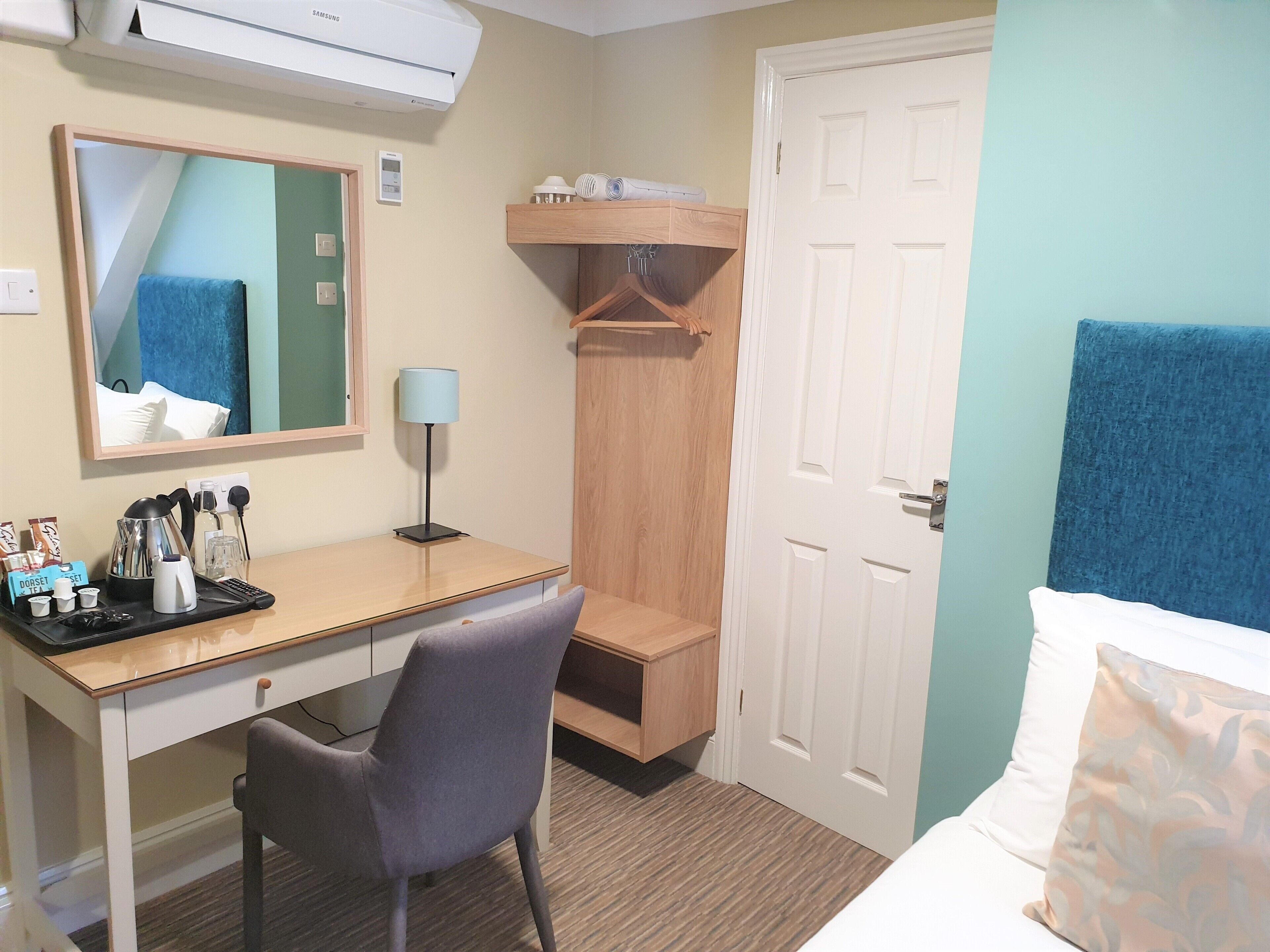 1 bedroom, hypo-allergenic bedding, desk, laptop workspace