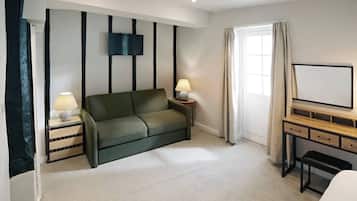 Suite, 1 trÚs grand lit, non-fumeur, cÎté cour intérieure (with Sofabed)