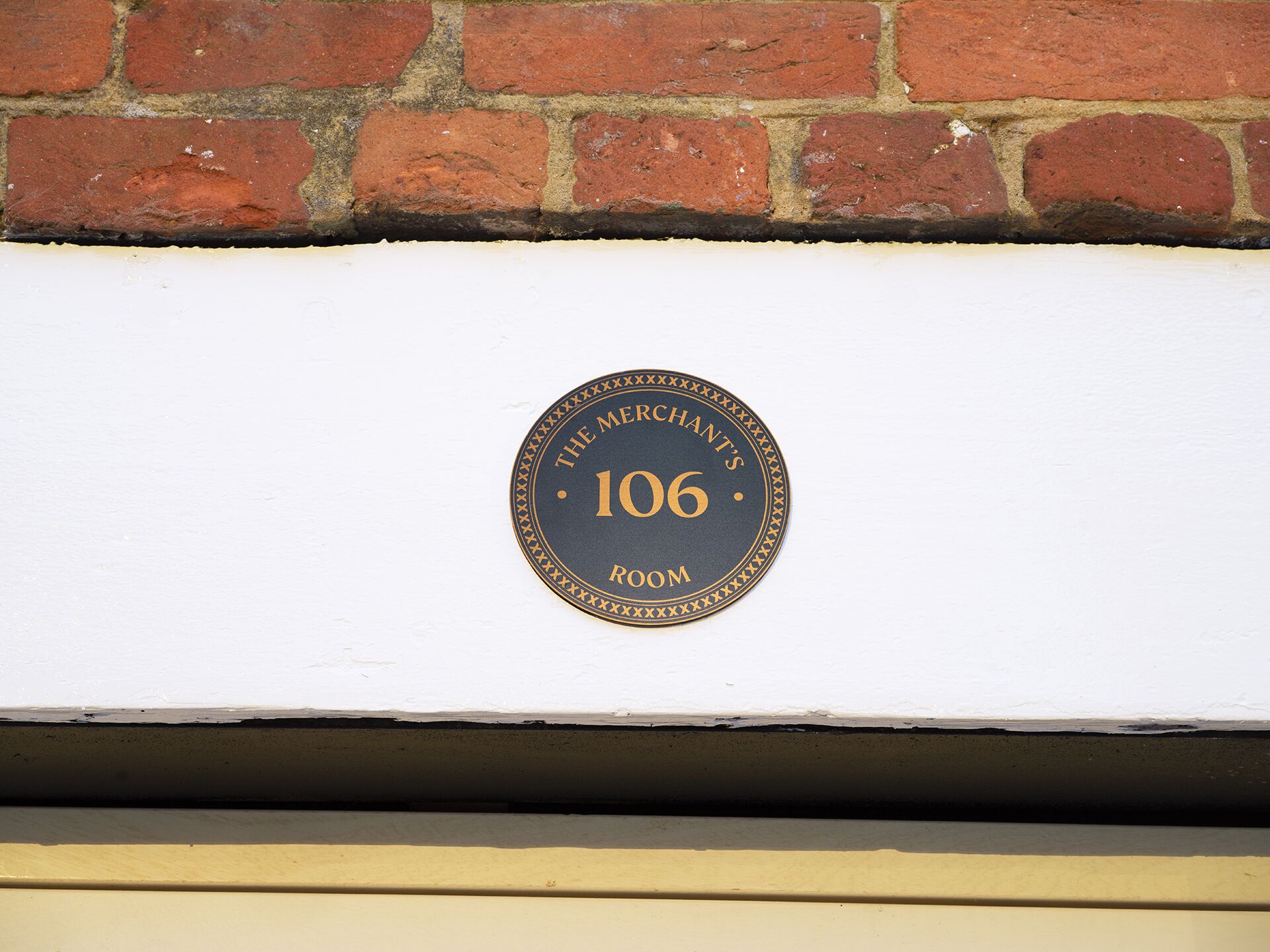 deluxe room, 1 king bed, non smoking (larger room) | 1 bedroom, hypo-allergenic bedding, desk, laptop workspace