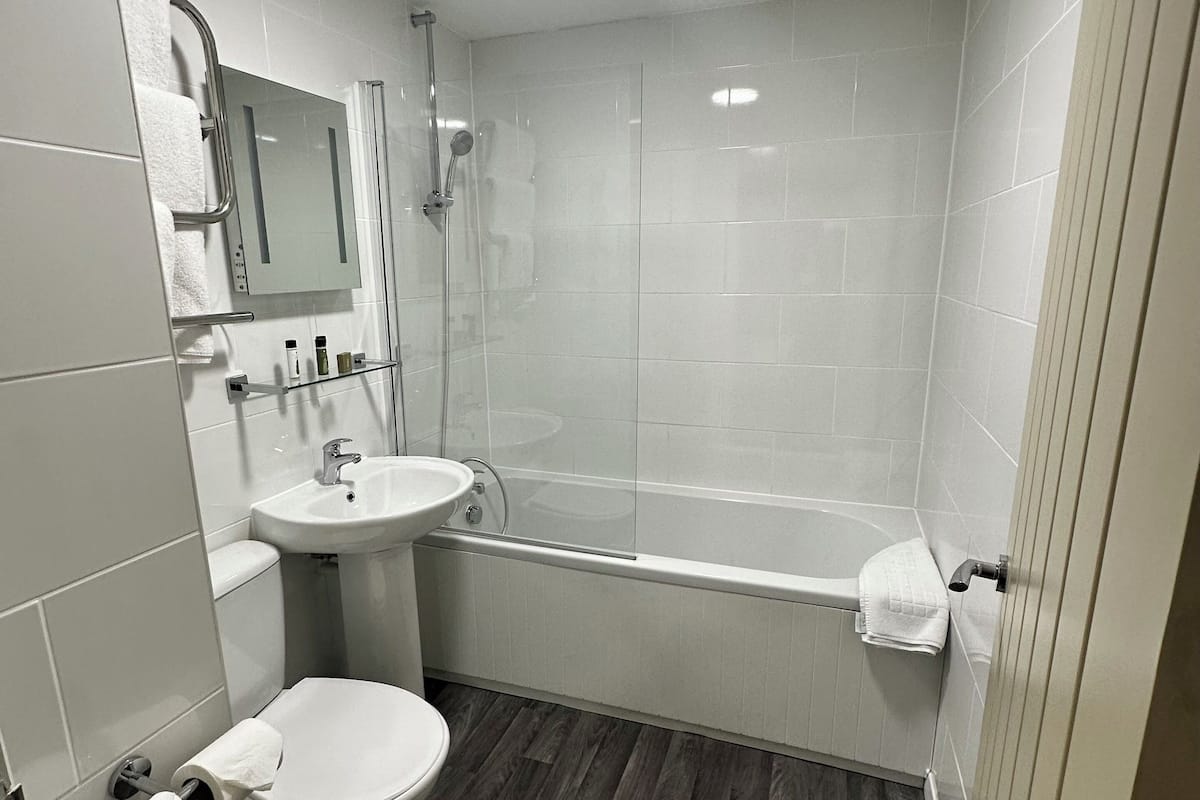 superior room, 1 king bed, non smoking | 1 bedroom, hypo-allergenic bedding, desk, laptop workspace