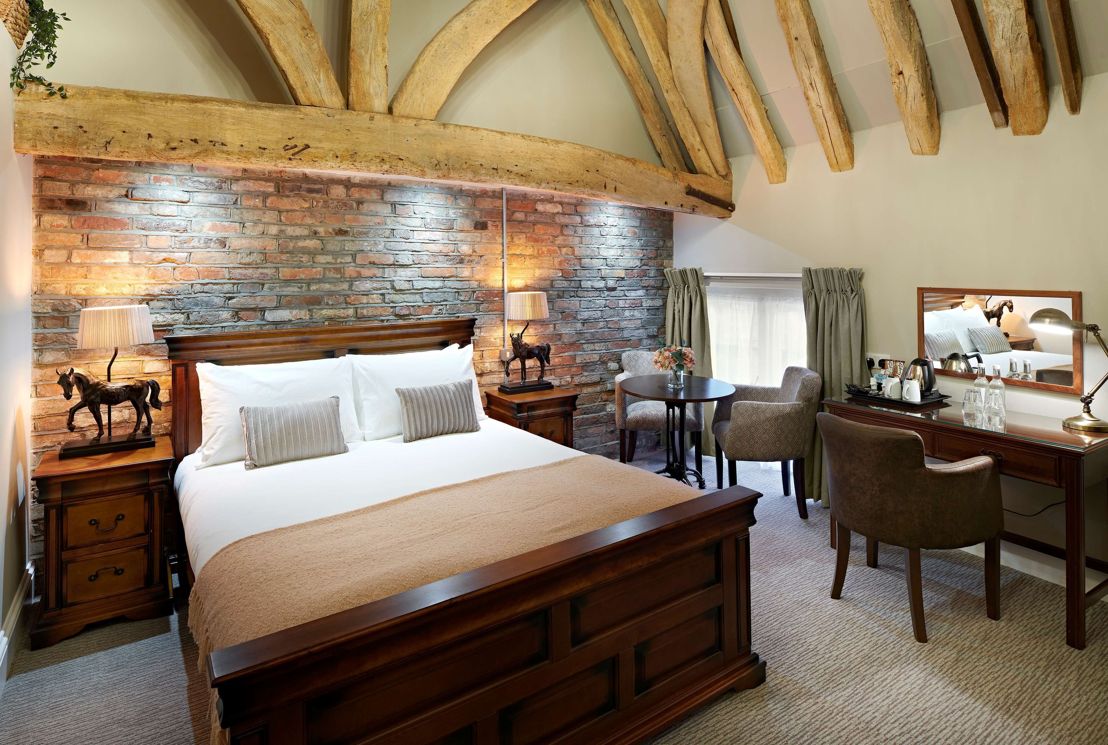 standard room, 1 king bed, non smoking (theme room) | 1 bedroom, hypo-allergenic bedding, desk, laptop workspace