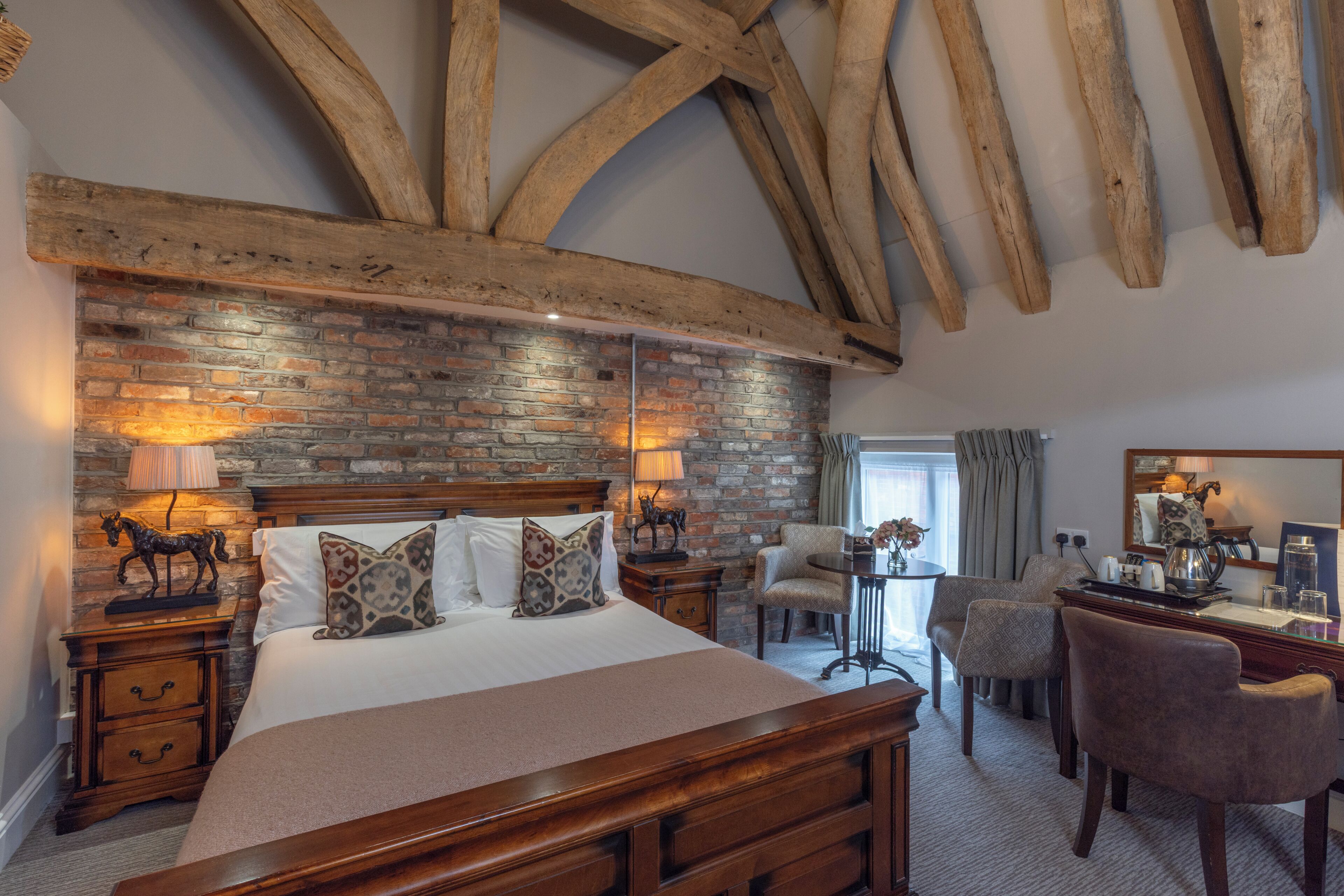 Ropa de cama hipoalergénica y escritorio 